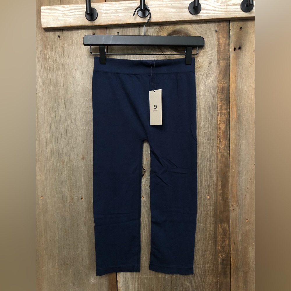 AVOCADO Seamless Capri Leggings in Blue Size M/L